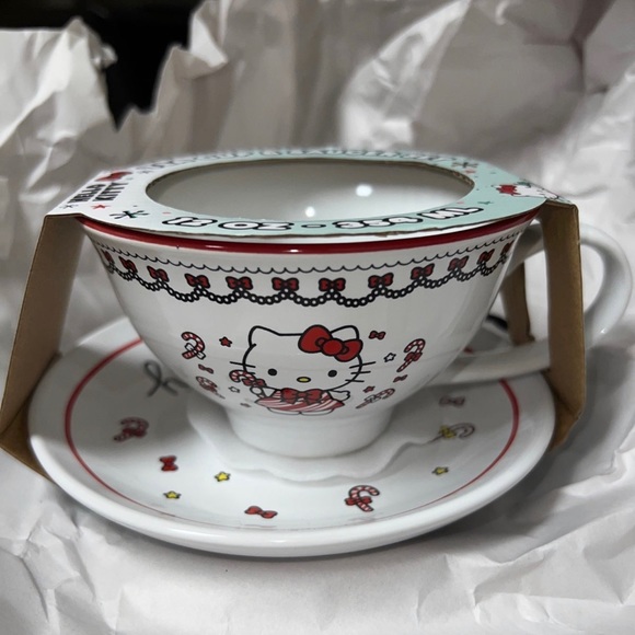 Hello Kitty tea cup and saucer set - Picture 4 of 6